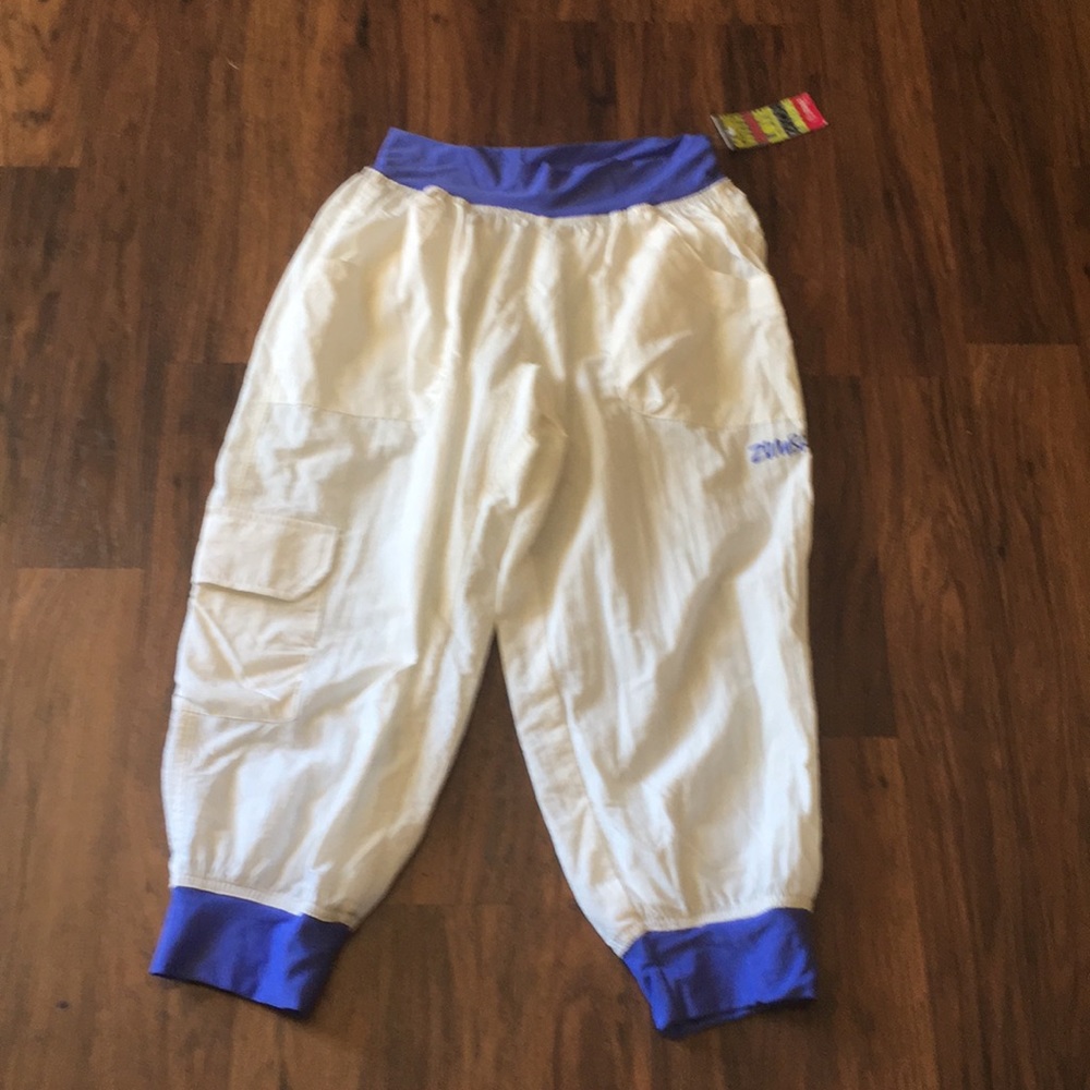 NWT Women’s Zumba Cargo Capri in White- Size L